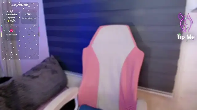 naughtyjayde online show from February 18, 2026, 7:10 pm