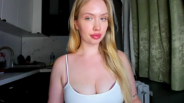 Snapshot of NicoleRiccii chatting on October 5, 2025, 8:10 pm NicoleRiccii online show from October 5, 2025, 8:10 pm