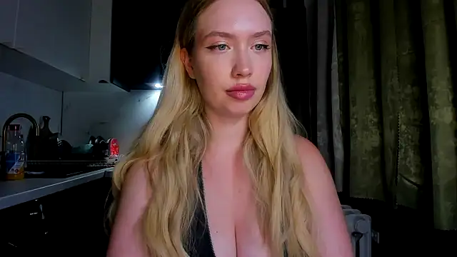 Snapshot of NicoleRiccii chatting on September 15, 2025, 6:52 pm NicoleRiccii online show from September 15, 2025, 6:52 pm