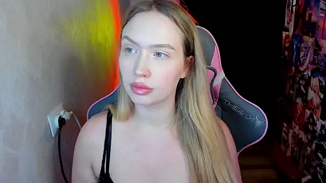 NicoleRiccii online show from December 22, 2025, 7:14 pm