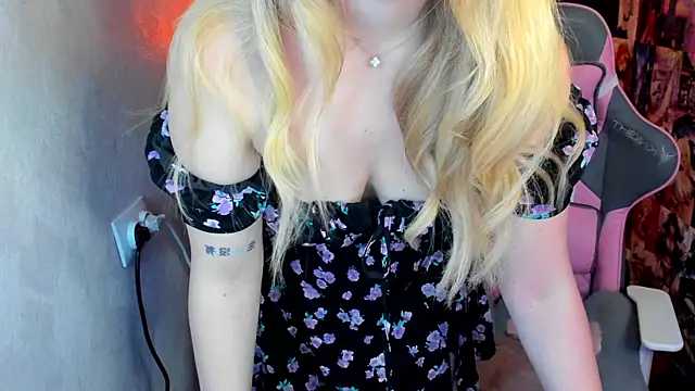 Snapshot of NicoleRiccii chatting on December 13, 2025, 8:04 pm NicoleRiccii online show from December 13, 2025, 8:04 pm