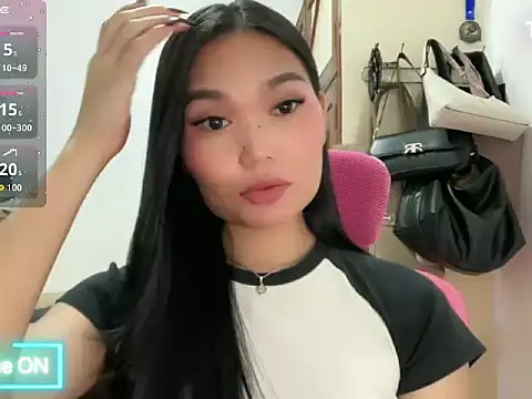 Snapshot of Makeamesswithjenieyang chatting on June 2, 2026, 6:30 pm Makeamesswithjenieyang online show from June 2, 2026, 6:30 pm