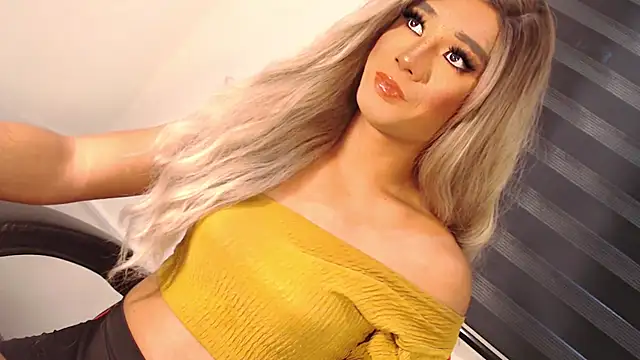 SissifyMeNow online show from November 4, 2025, 2:15 am