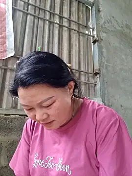 yoowwmr online show from November 6, 2025, 3:54 am