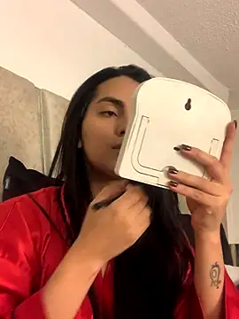 Snapshot of CamiJone chatting on November 29, 2025, 11:27 pm CamiJone online show from November 29, 2025, 11:27 pm