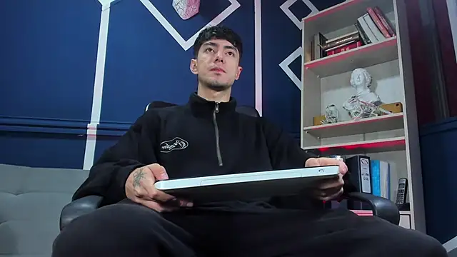 etham wolf  online show from November 13, 2025, 11:25 am