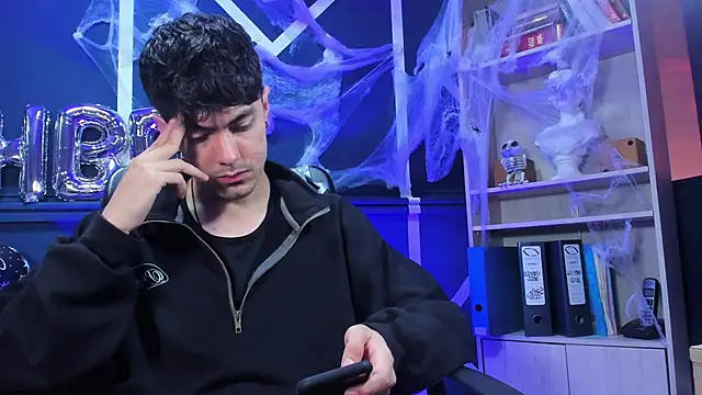 etham wolf  online show from October 28, 2025, 12:04 pm