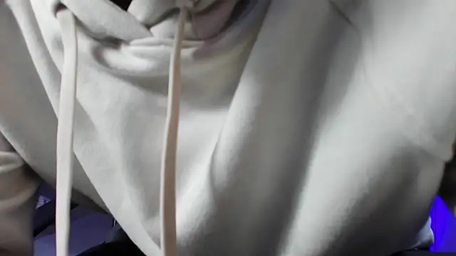 etham wolf  online show from September 19, 2025, 12:53 pm