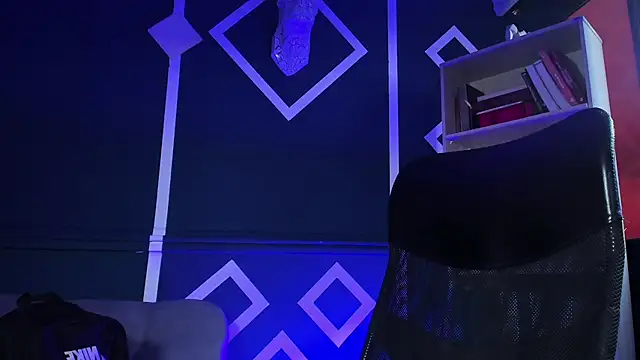 etham wolf  online show from September 26, 2025, 11:50 am