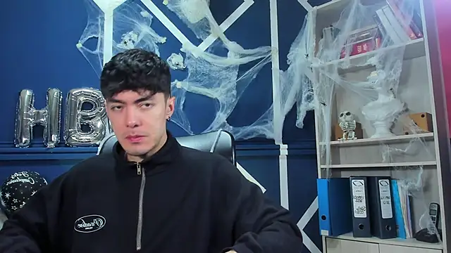 etham wolf  online show from October 29, 2025, 12:15 pm