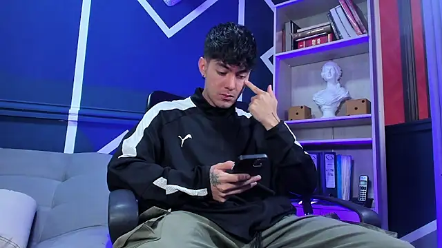 etham wolf  online show from October 10, 2025, 1:01 pm