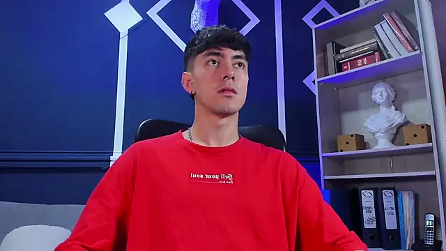 etham wolf  online show from October 6, 2025, 11:55 am