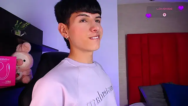 Snapshot of Ezra_Storm chatting on February 9, 2026, 5:05 am Ezra Storm online show from February 9, 2026, 5:05 am