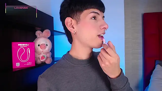 Snapshot of Ezra_Storm chatting on January 7, 2026, 4:39 am Ezra Storm online show from January 7, 2026, 4:39 am