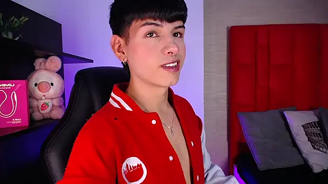 Snapshot of Ezra_Storm chatting on February 2, 2026, 4:11 am Ezra Storm online show from February 2, 2026, 4:11 am