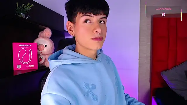 Snapshot of Ezra_Storm chatting on February 5, 2026, 4:19 am Ezra Storm online show from February 5, 2026, 4:19 am