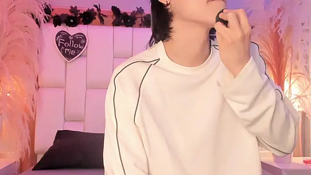 Daphne And Roger online show from April 11, 2026, 11:03 am