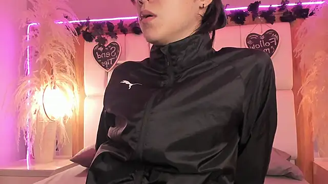 Daphne And Roger online show from March 14, 2026, 11:05 am