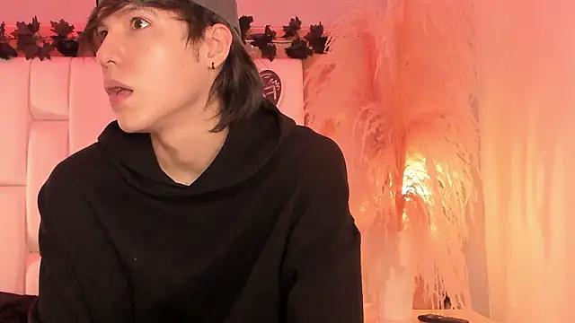 Daphne And Roger online show from March 16, 2026, 11:14 am