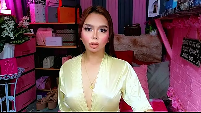 MoniqueCeleste online show from November 15, 2025, 2:48 am