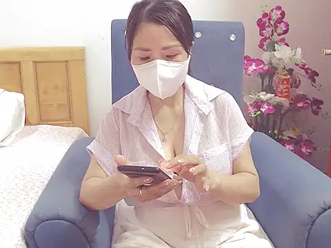 Snapshot of ruby_8x chatting on September 21, 2025, 12:10 pm ruby 8x online show from September 21, 2025, 12:10 pm