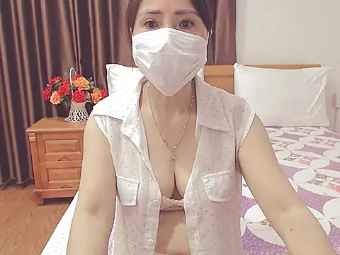 Snapshot of ruby_8x chatting on October 3, 2025, 7:37 pm ruby 8x online show from October 3, 2025, 7:37 pm