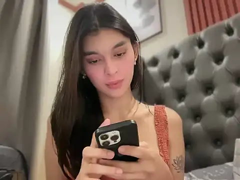 asiansmilexx online show from June 4, 2026, 7:24 am