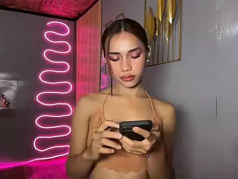 Snapshot of Lovelynikki03 chatting on May 3, 2026, 10:20 am Lovelynikki03 online show from May 3, 2026, 10:20 am