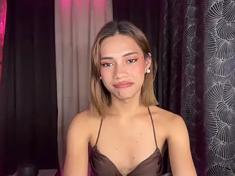 Lovelynikki03 online show from November 15, 2025, 6:12 pm