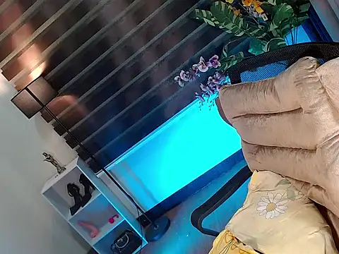 Snapshot of Bella_subhunterx chatting on September 16, 2025, 2:56 am Bella subhunterx online show from September 16, 2025, 2:56 am