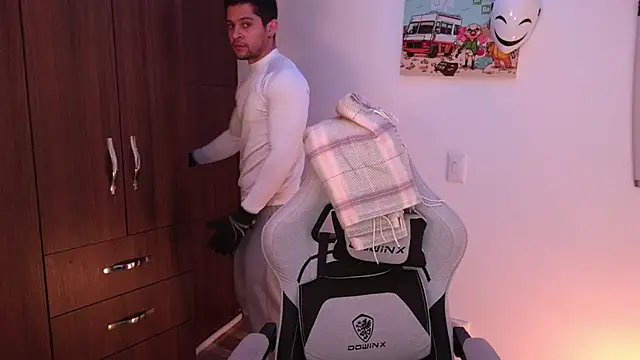 domsantiago  online show from November 23, 2025, 2:43 am