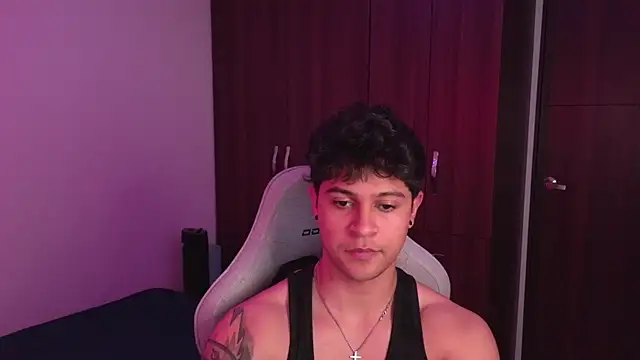 domsantiago  online show from October 2, 2025, 2:15 am