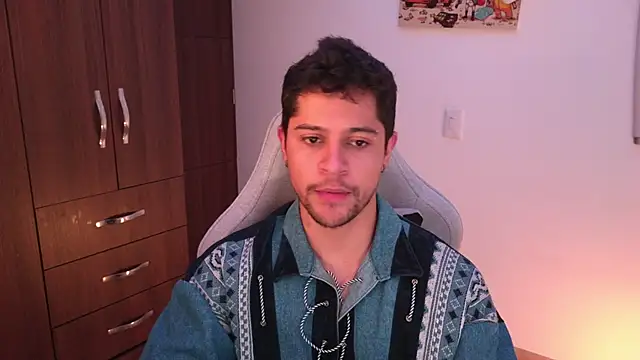 domsantiago  online show from November 25, 2025, 3:07 am