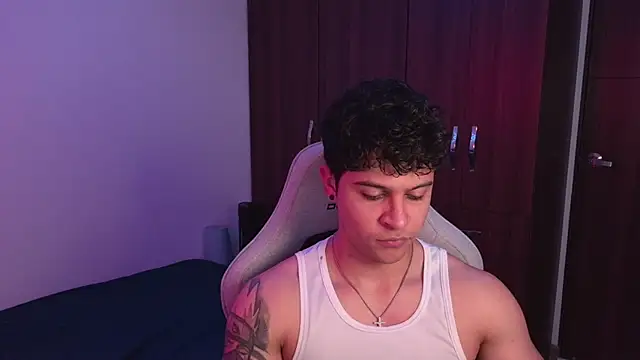 domsantiago  online show from October 8, 2025, 11:16 pm