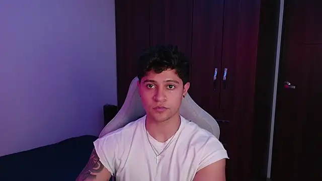 domsantiago  online show from September 26, 2025, 12:28 am