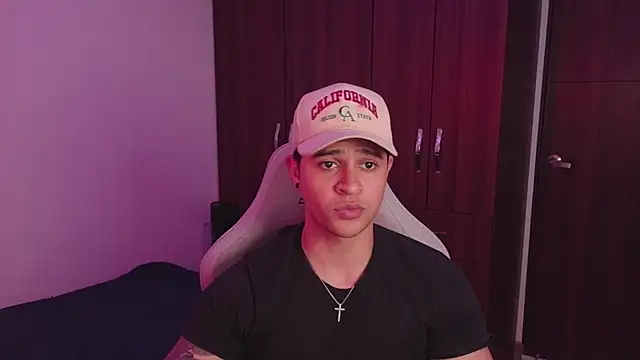 domsantiago  online show from September 29, 2025, 1:01 am