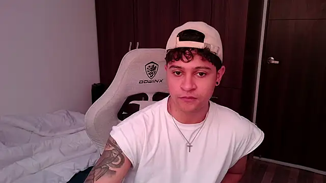 domsantiago  online show from September 21, 2025, 4:34 pm