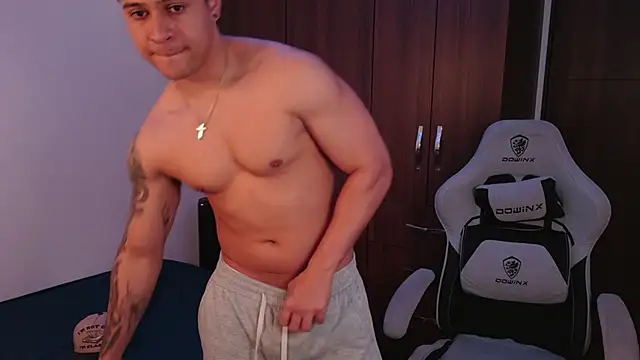 domsantiago  online show from September 23, 2025, 1:23 am