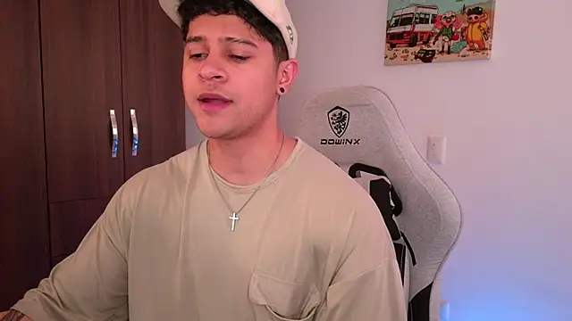 domsantiago  online show from September 12, 2025, 9:47 pm