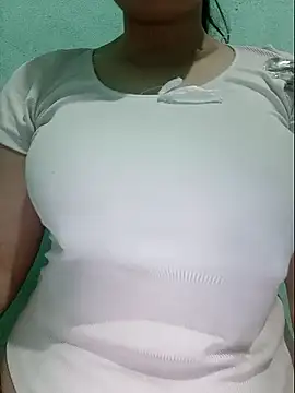 Snapshot of Shiny_Babe chatting on June 7, 2026, 5:23 am Shiny Babe online show from June 7, 2026, 5:23 am