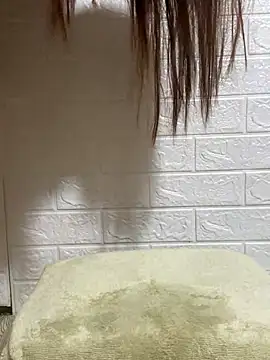 Shiny Babe online show from October 6, 2025, 2:29 pm