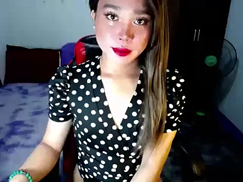 Urassiansweetcummer online show from November 26, 2025, 2:11 am