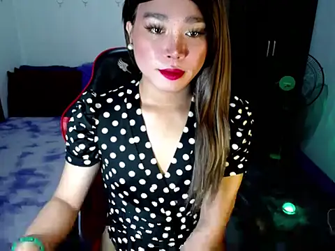 Urassiansweetcummer online show from December 15, 2025, 2:28 am