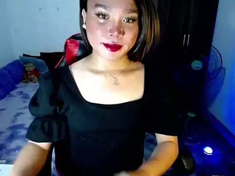 Snapshot of Urassiansweetcummer chatting on April 21, 2026, 2:51 am Urassiansweetcummer online show from April 21, 2026, 2:51 am