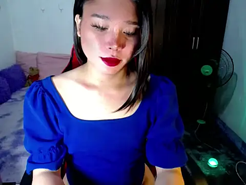 Snapshot of Urassiansweetcummer chatting on May 31, 2026, 3:45 am Urassiansweetcummer online show from May 31, 2026, 3:45 am