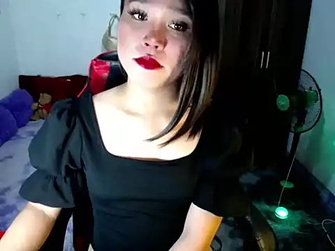 Snapshot of Urassiansweetcummer chatting on June 20, 2026, 2:16 am Urassiansweetcummer online show from June 20, 2026, 2:16 am