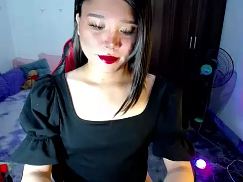 Snapshot of Urassiansweetcummer chatting on May 22, 2026, 12:14 pm Urassiansweetcummer online show from May 22, 2026, 12:14 pm
