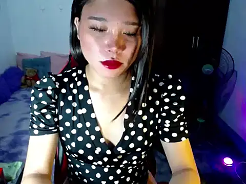 Snapshot of Urassiansweetcummer chatting on May 26, 2026, 1:58 am Urassiansweetcummer online show from May 26, 2026, 1:58 am