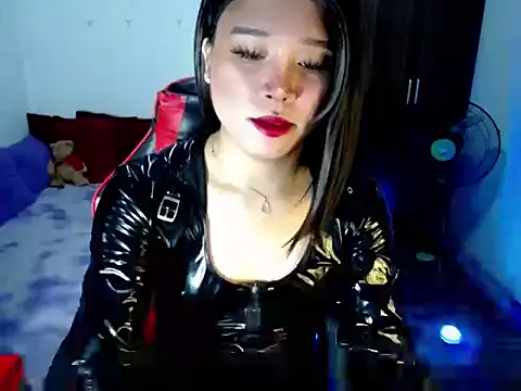 Snapshot of Urassiansweetcummer chatting on July 2, 2026, 3:23 am Urassiansweetcummer online show from July 2, 2026, 3:23 am