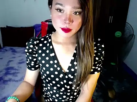 Urassiansweetcummer online show from November 4, 2025, 2:04 am